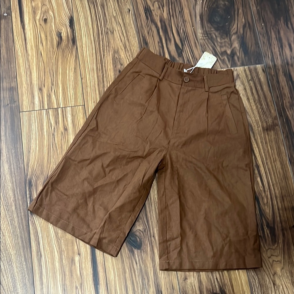 NWT cotton blend Brown High-Waisted Bermuda Shorts, size M but fits like a small